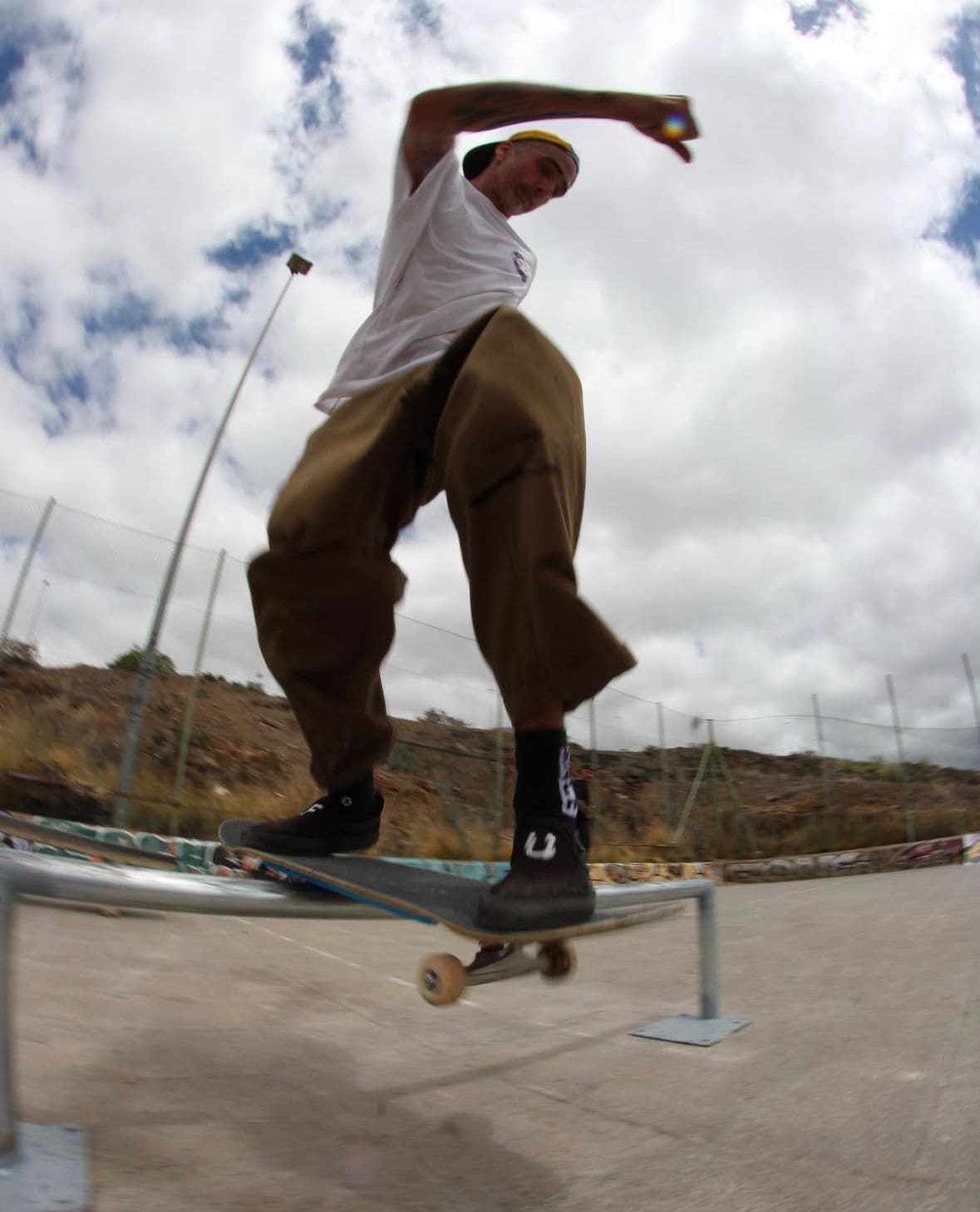 Integrante del curso de skate en Tenerife con AJ Project Indoor